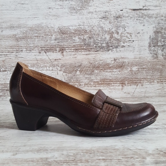 clarks low heel dress shoes